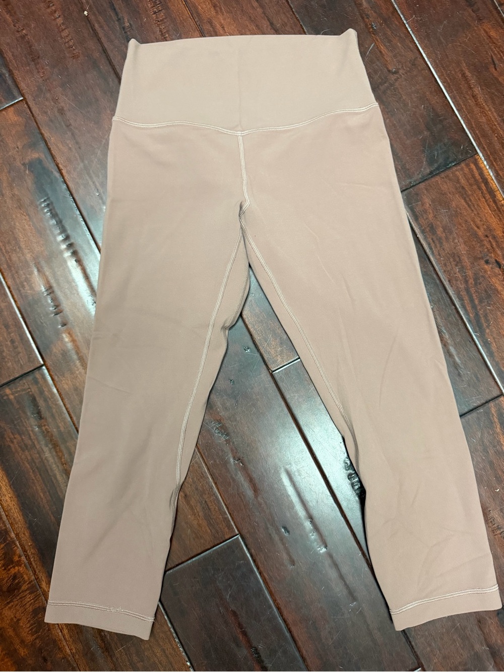 lululemon athletica Cropped Leggings in Light Taupe 25 inch - Picture 2 of 3